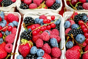 Fresh berries are an excellent healthy snack after bariatric surgery.